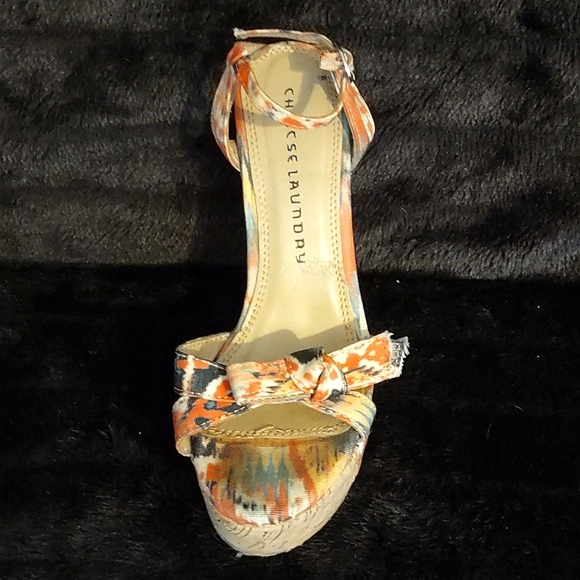 Women's Platform wedge Sandals by Chinese Laundry, Size 6. - Picture 4 of 9